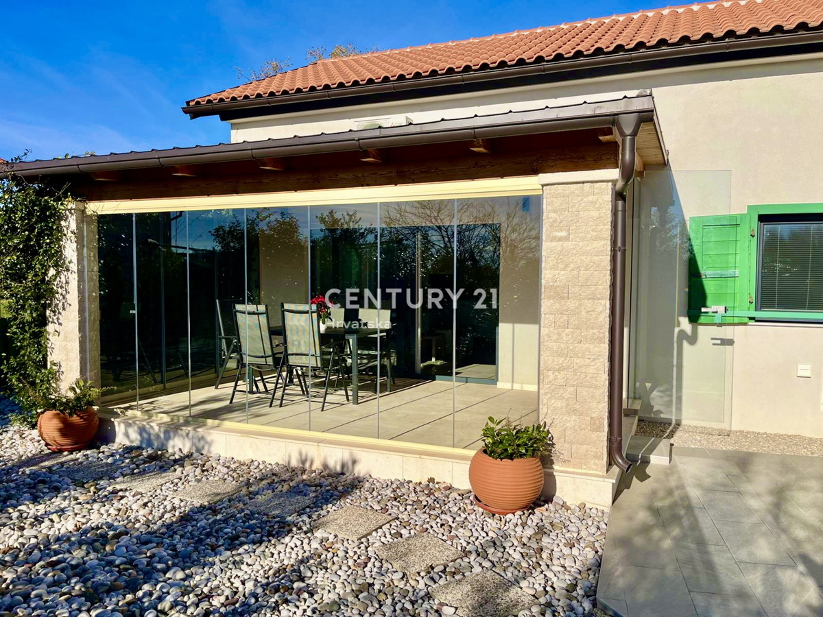 UMAG, OKOLICA, NOVA HIŠA SAMO 1,5 KM OD PLAŽE IN MORJA