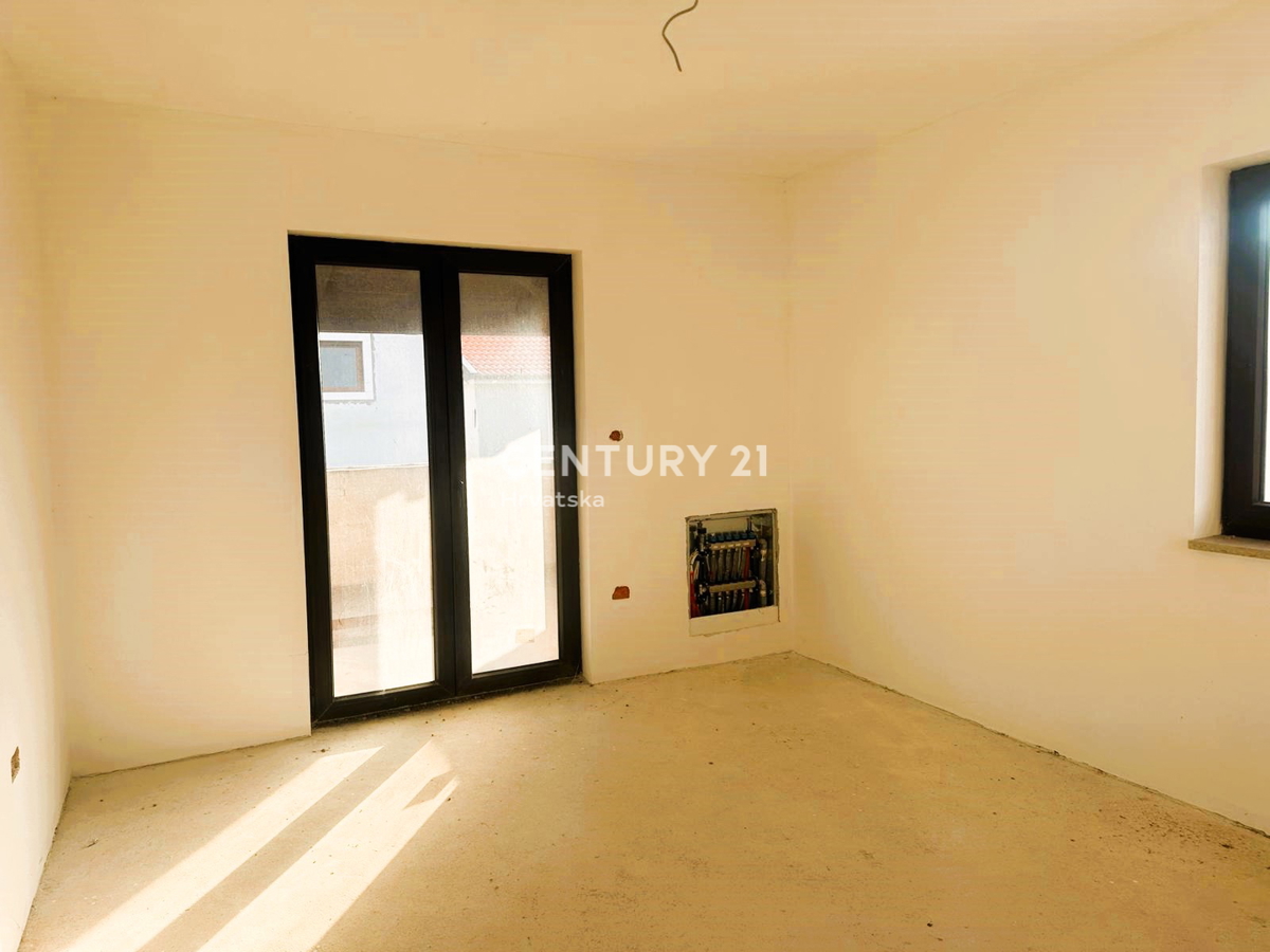 POREČ, PRODAJA SE DVOJNA HIŠA, NOVOGRADNJA S BAZENOM