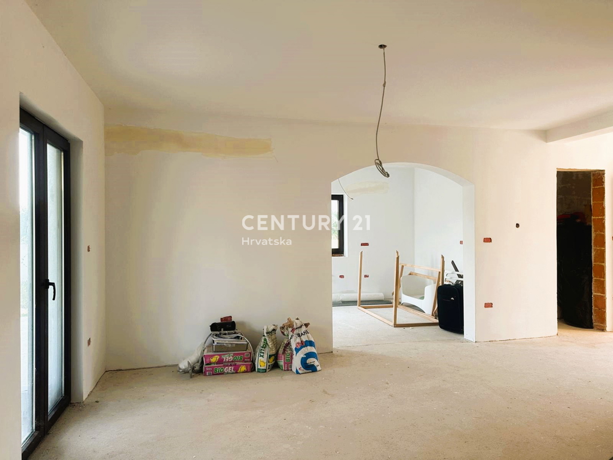 POREČ, PRODAJA SE DVOJNA HIŠA, NOVOGRADNJA S BAZENOM