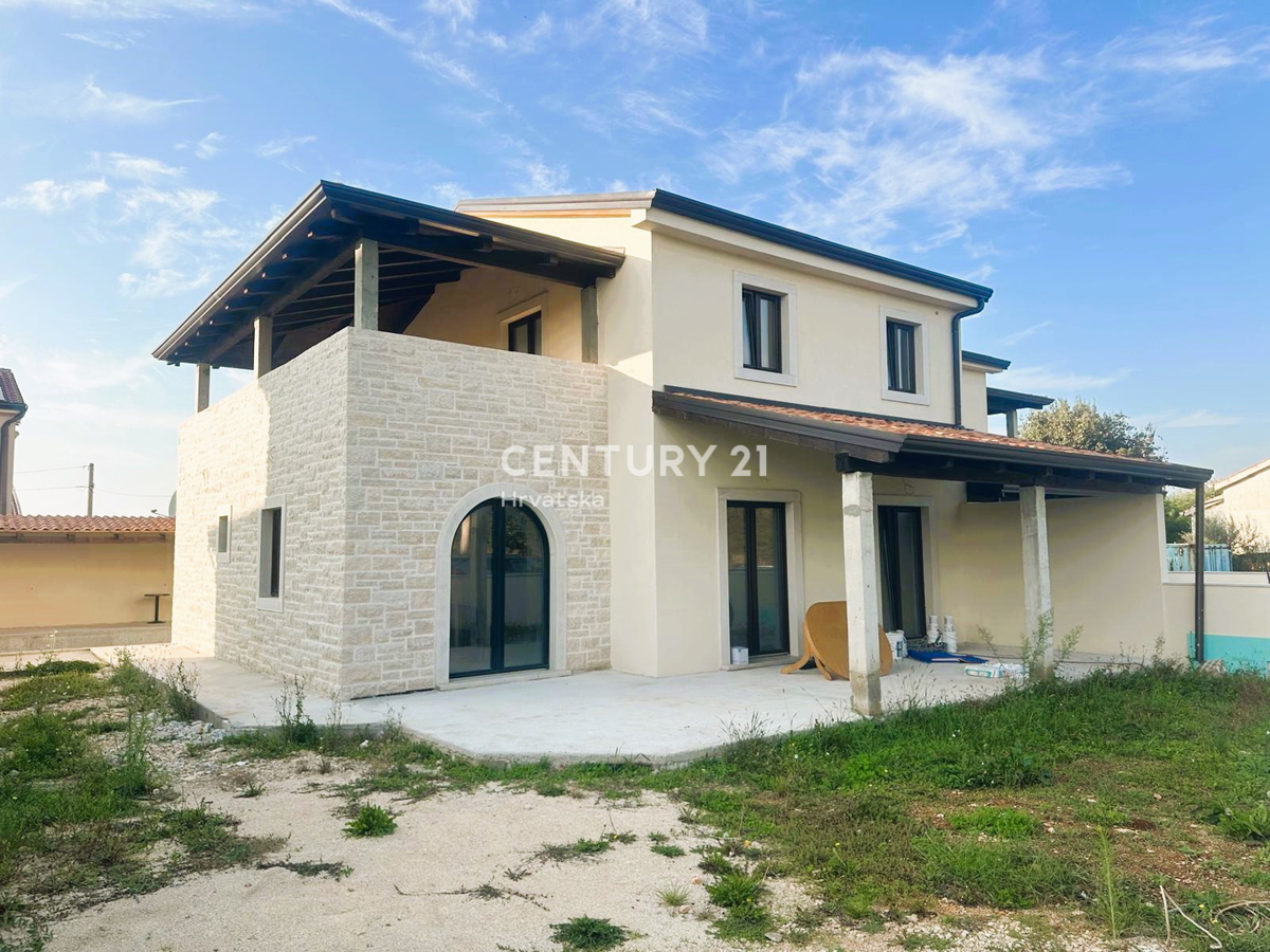 POREČ, PRODAJA SE DVOJNA HIŠA, NOVOGRADNJA S BAZENOM