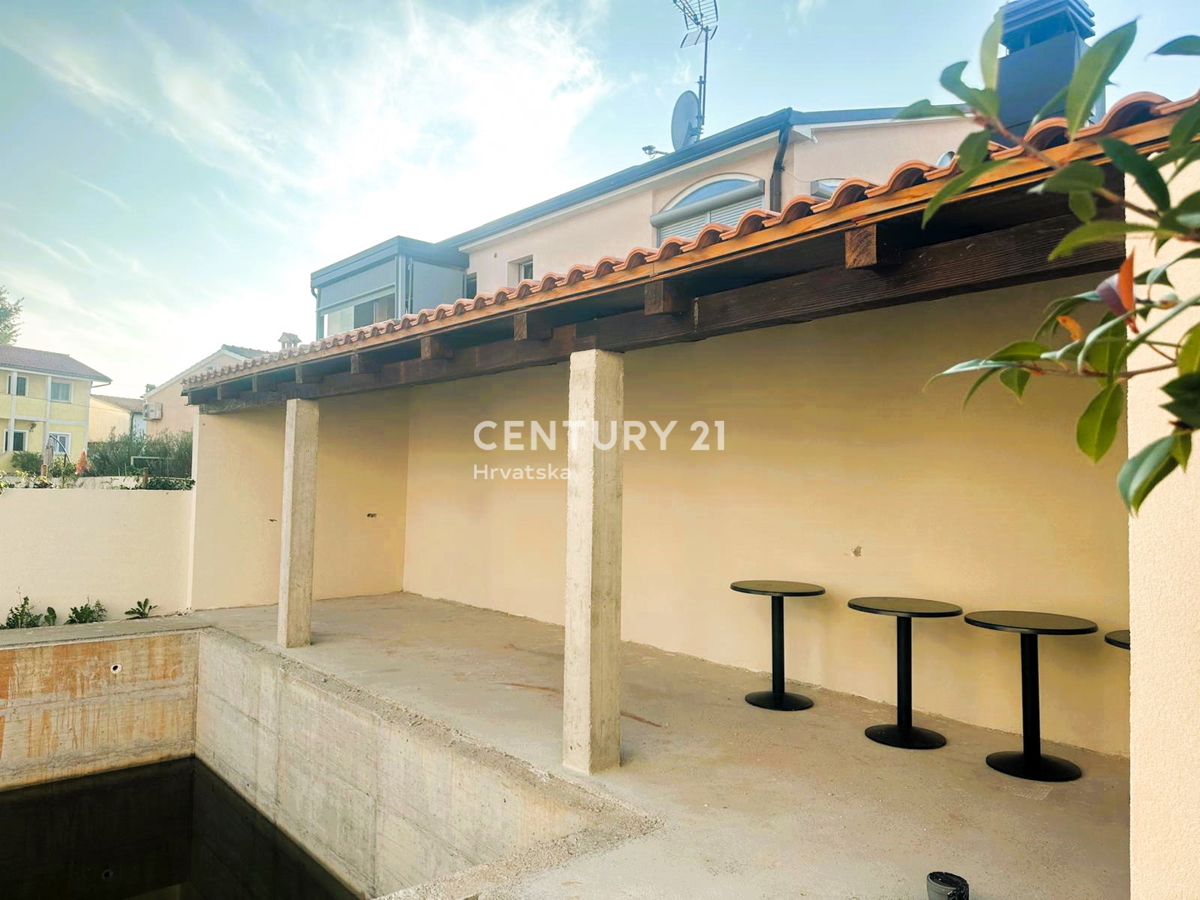 POREČ, PRODAJA SE DVOJNA HIŠA, NOVOGRADNJA S BAZENOM