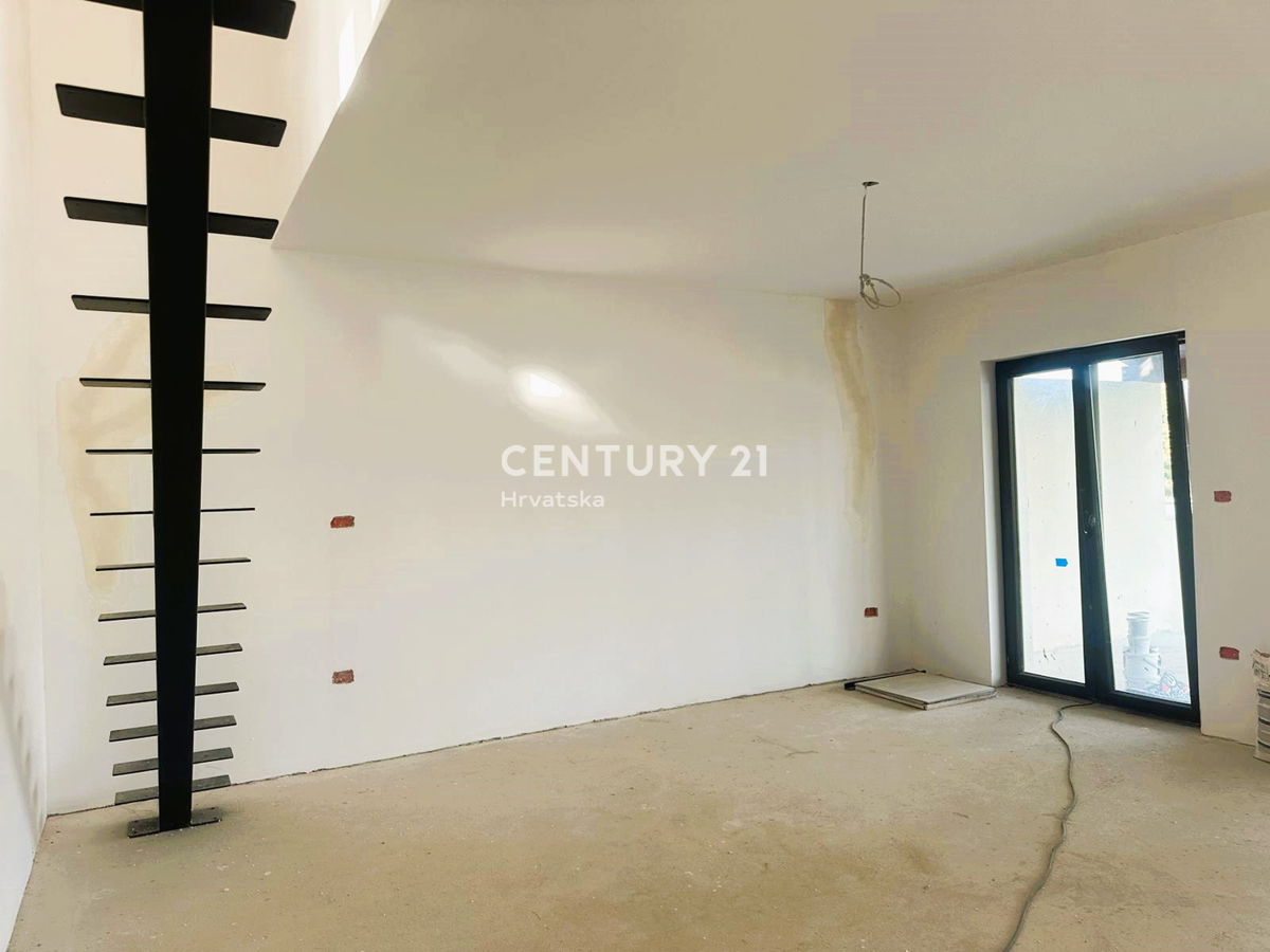 POREČ, PRODAJA SE DVOJNA HIŠA, NOVOGRADNJA S BAZENOM