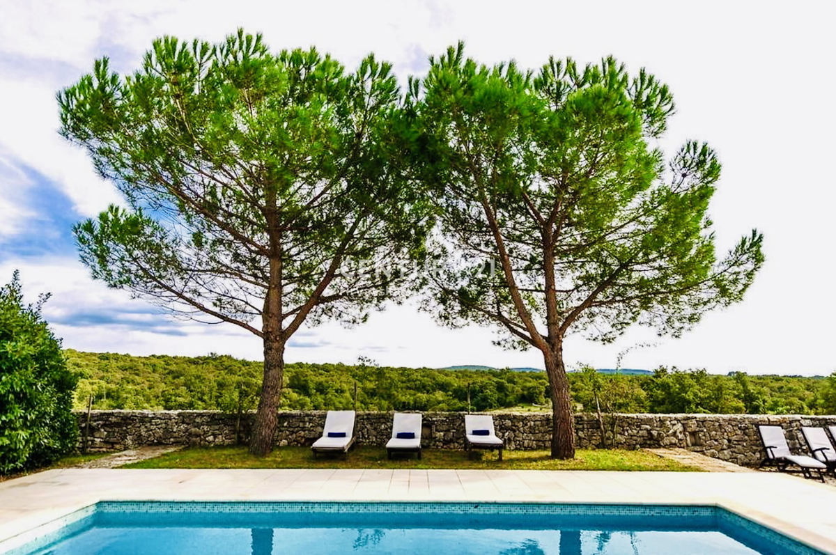 ROVINJ, OKOLICA, EKSKLUZIVNA ISTARSKA POSTAJA