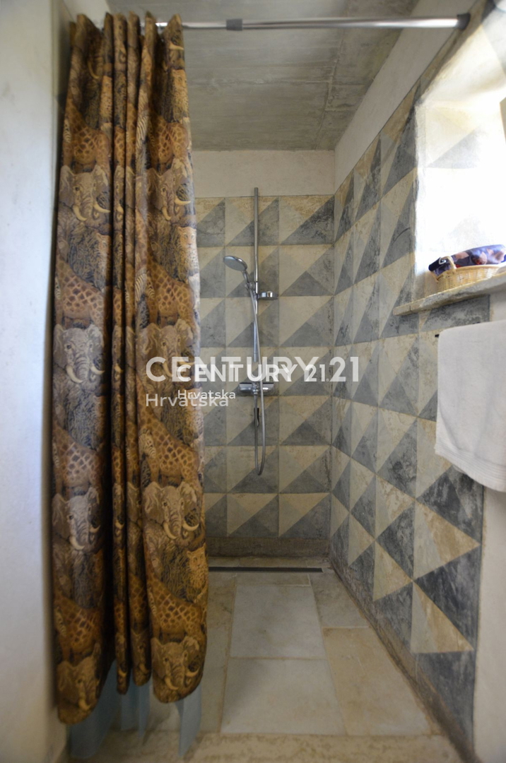 Prodaja, hiša, samostojna, Istarska županija, Buje, Kaštel