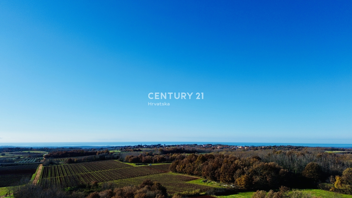POREČ, OKOLICA 8 KM, GRADBENO ZEMLJIŠČE S POGOSTIM POTENCIALOM