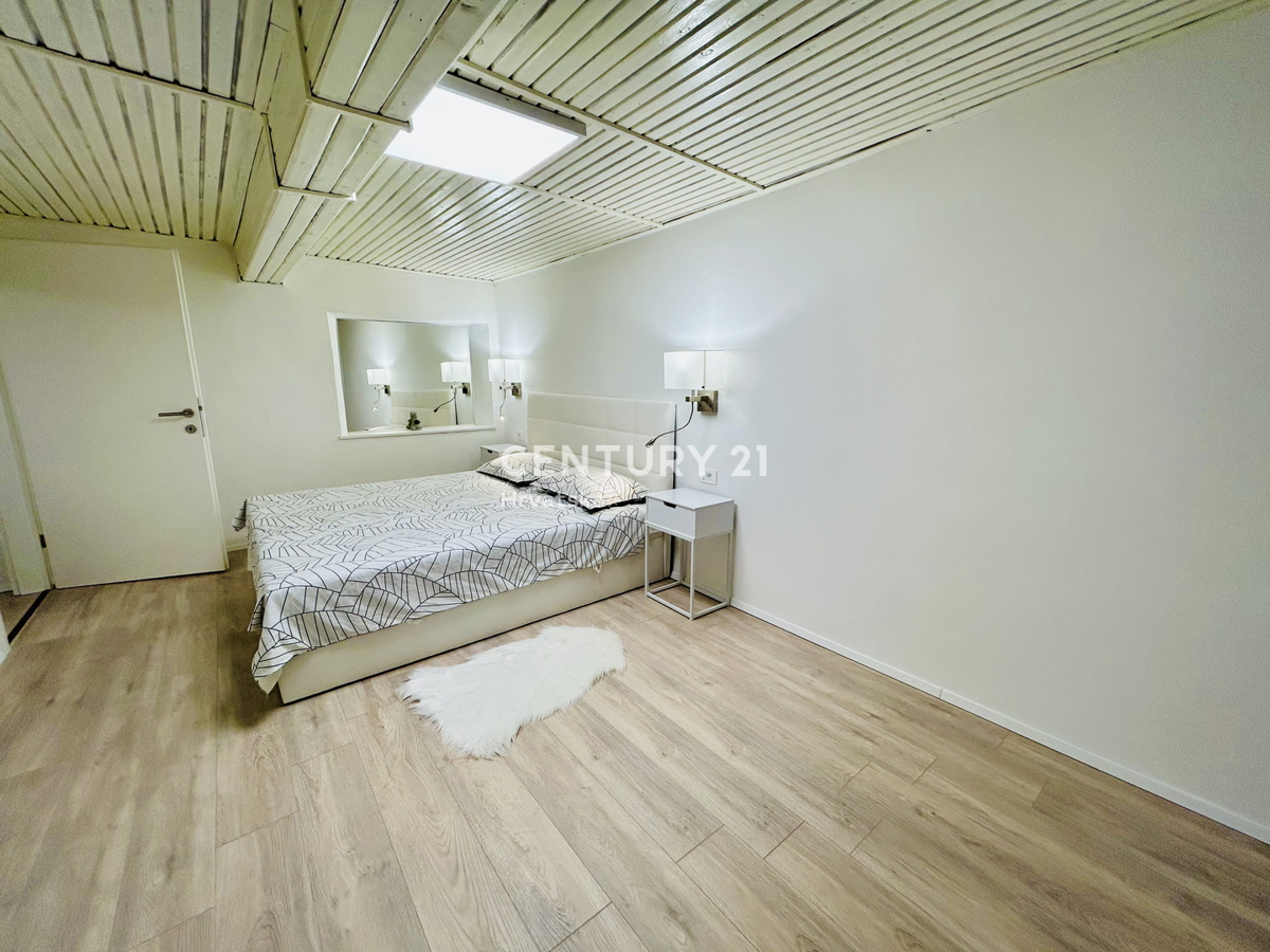 BUJE, CENTAR, ODLIČNO IN POPOLNOMA RENOVIRANO STANOVANJE