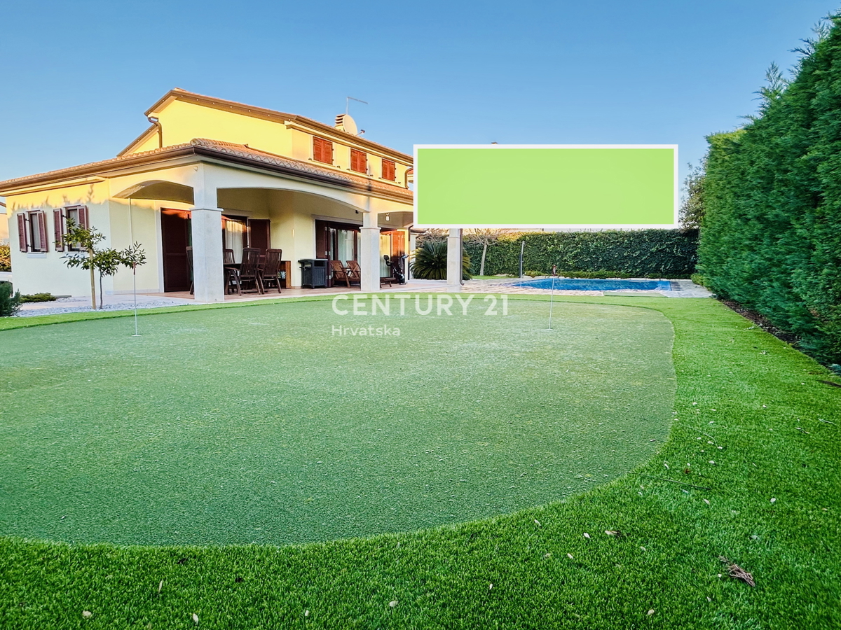 UMAG, OKOLICA, DRUŽINSKA HIŠA LE 400 METROV OD PLAŽE Z RAZGLEDOM NA MORJE