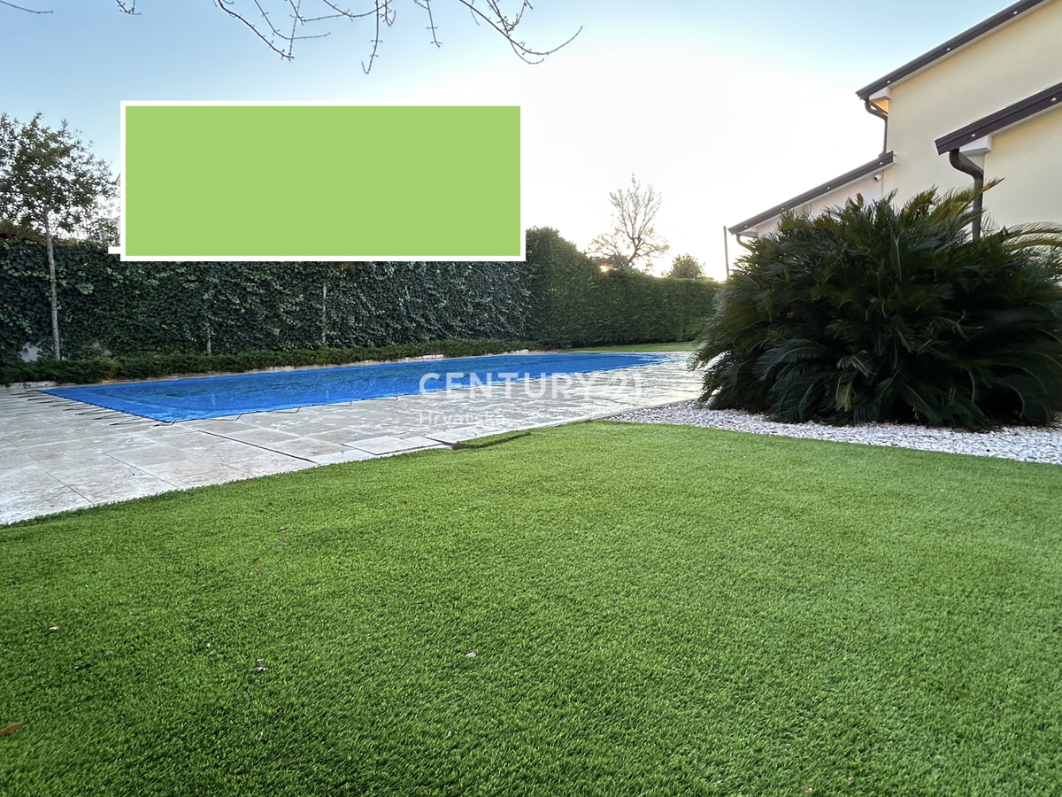 UMAG, OKOLICA, DRUŽINSKA HIŠA LE 400 METROV OD PLAŽE Z RAZGLEDOM NA MORJE