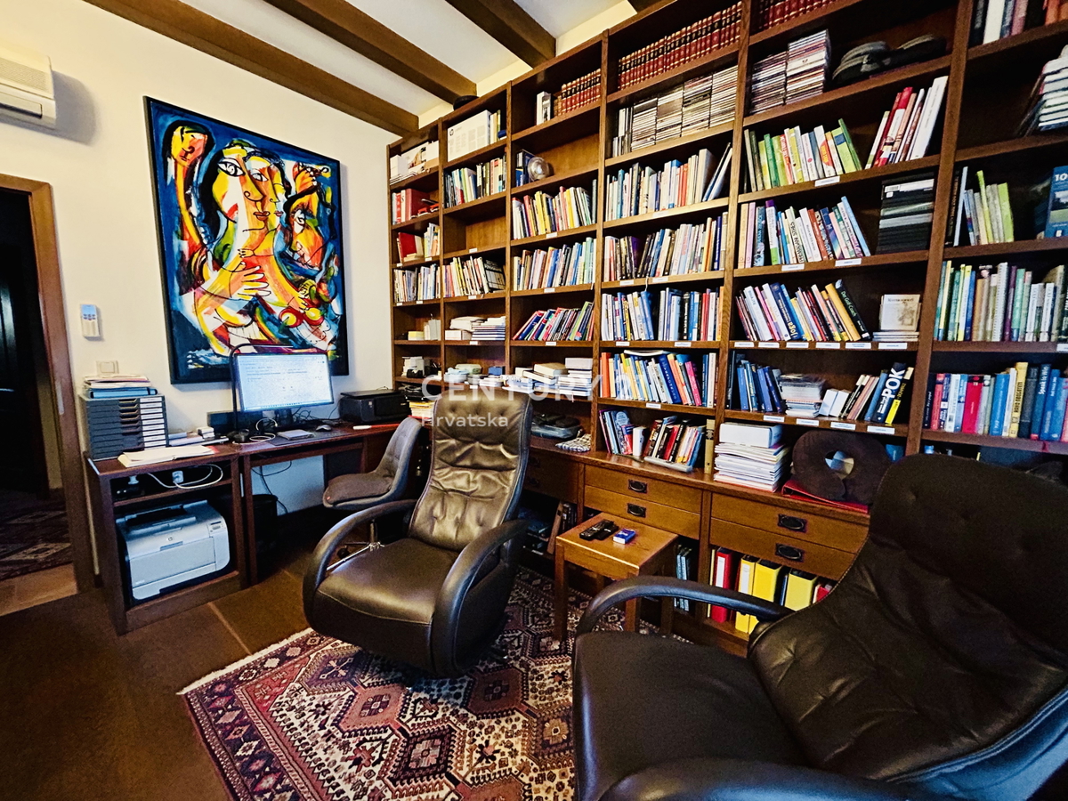 UMAG, OKOLICA, DRUŽINSKA HIŠA LE 400 METROV OD PLAŽE Z RAZGLEDOM NA MORJE