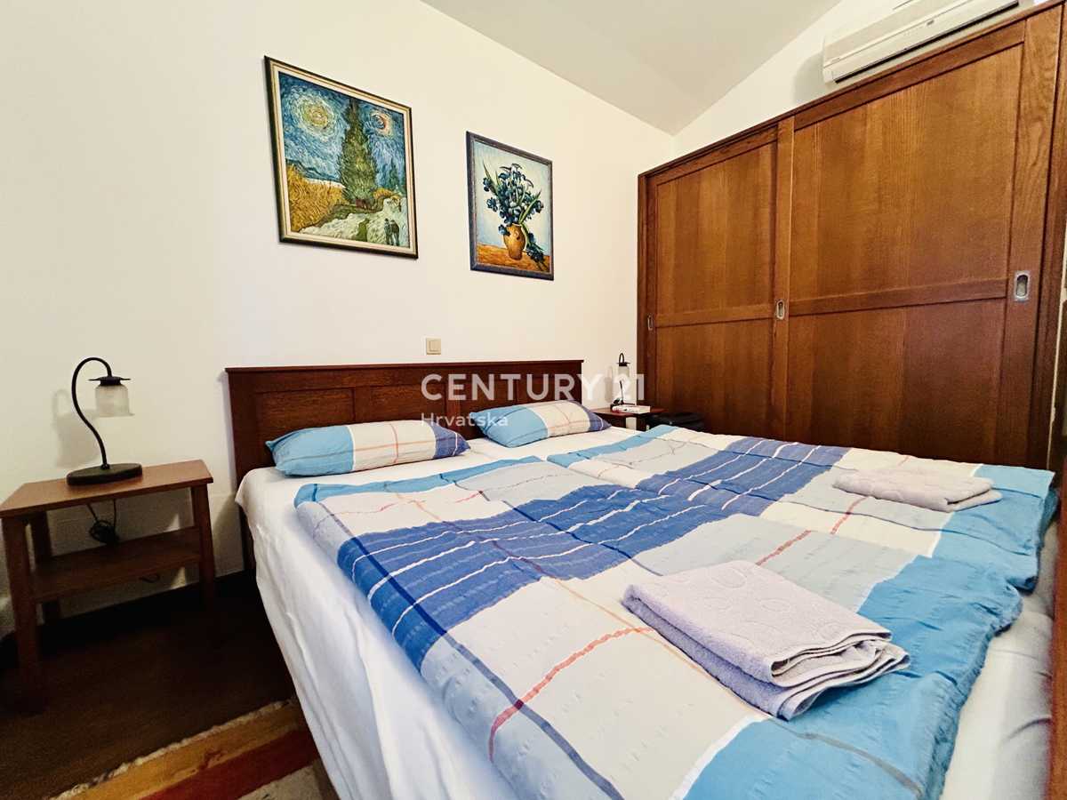 UMAG, OKOLICA, DRUŽINSKA HIŠA LE 400 METROV OD PLAŽE Z RAZGLEDOM NA MORJE