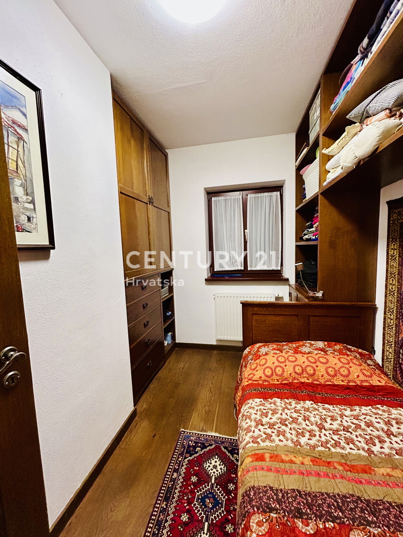 UMAG, OKOLICA, DRUŽINSKA HIŠA LE 400 METROV OD PLAŽE Z RAZGLEDOM NA MORJE