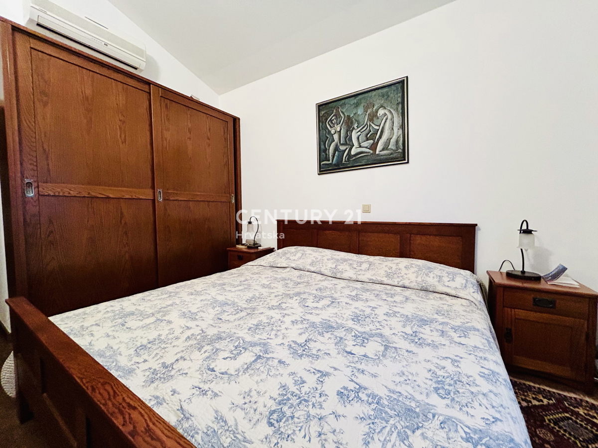 UMAG, OKOLICA, DRUŽINSKA HIŠA LE 400 METROV OD PLAŽE Z RAZGLEDOM NA MORJE