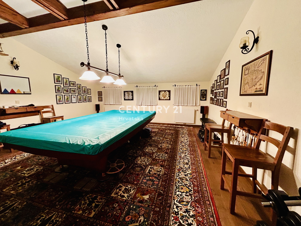 UMAG, OKOLICA, DRUŽINSKA HIŠA LE 400 METROV OD PLAŽE Z RAZGLEDOM NA MORJE