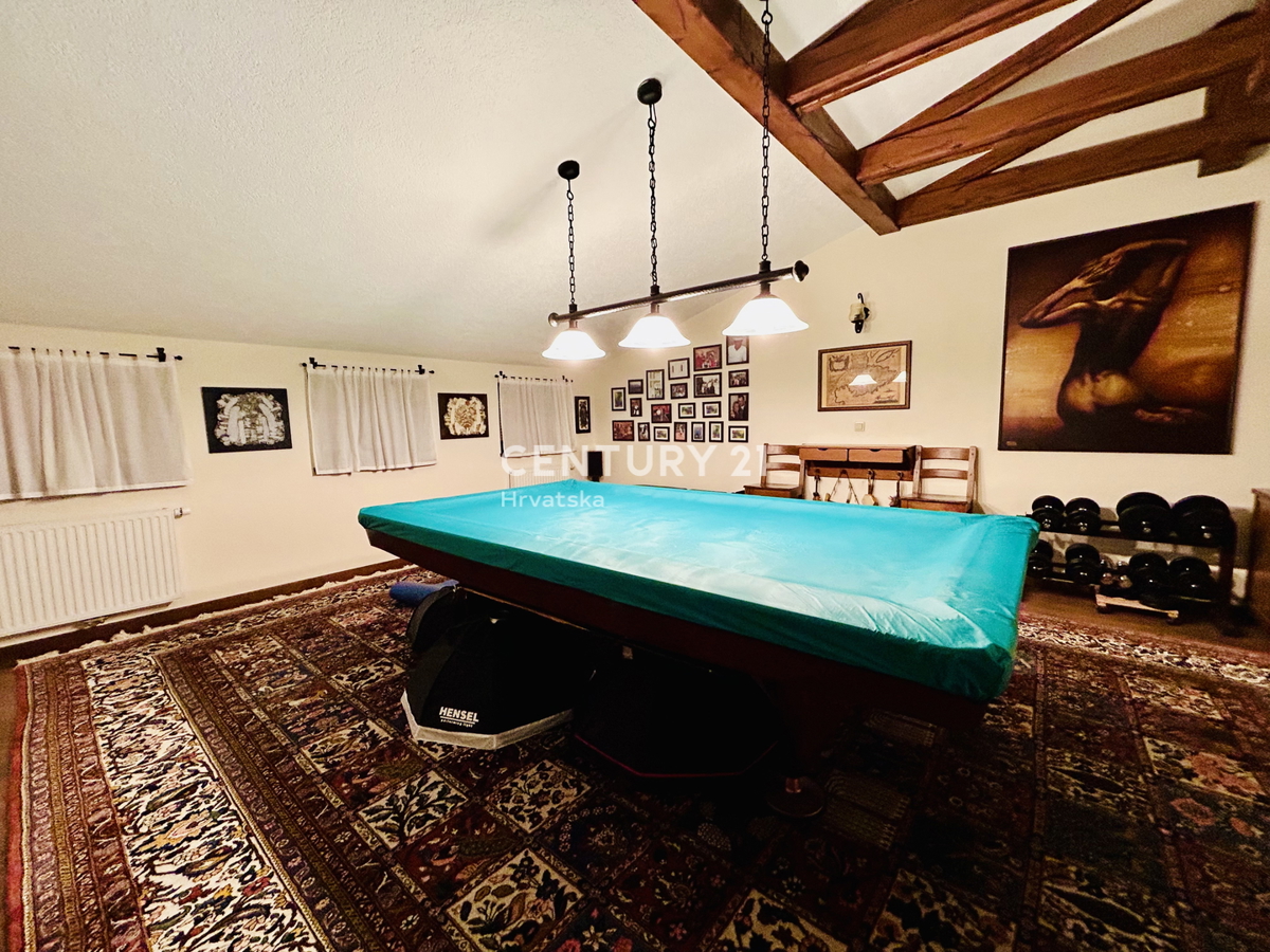 UMAG, OKOLICA, DRUŽINSKA HIŠA LE 400 METROV OD PLAŽE Z RAZGLEDOM NA MORJE