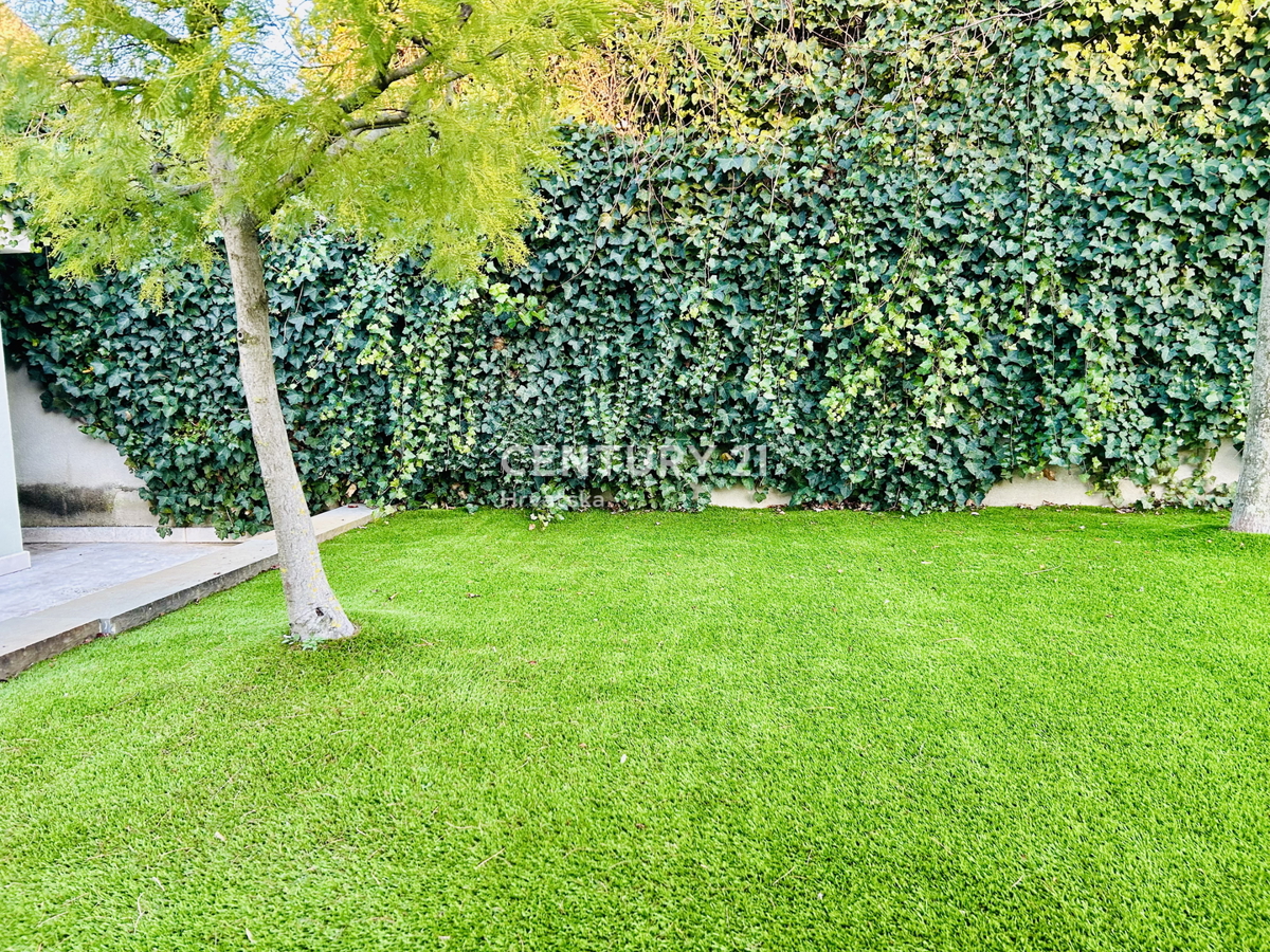 UMAG, OKOLICA, DRUŽINSKA HIŠA LE 400 METROV OD PLAŽE Z RAZGLEDOM NA MORJE