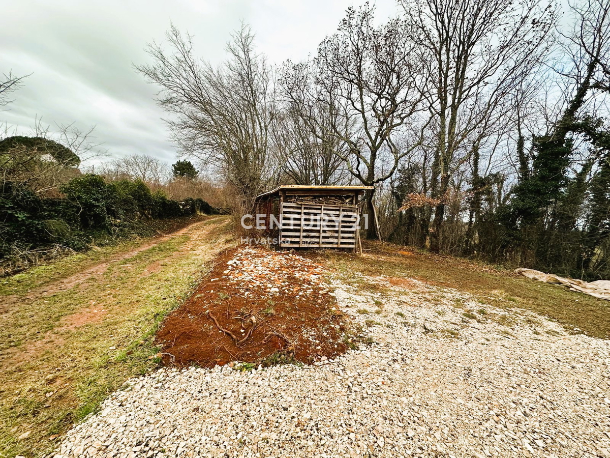 VIŠNJAN, PRODAJA GRADBENIH IN KMETIJSKIH ZEMLJIŠČ