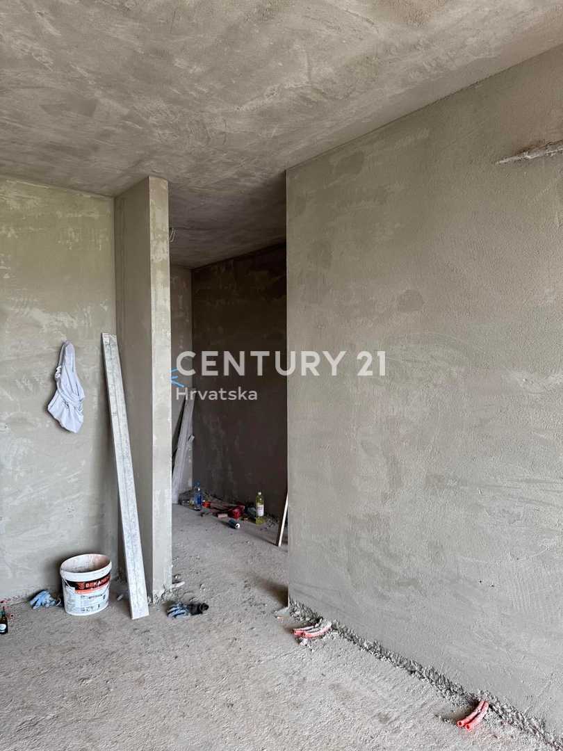 ROVINJ, PRODAJA STANOVANJA V NOVOGRADNJI V PRIZEMLJU Z DVORIŠČEM