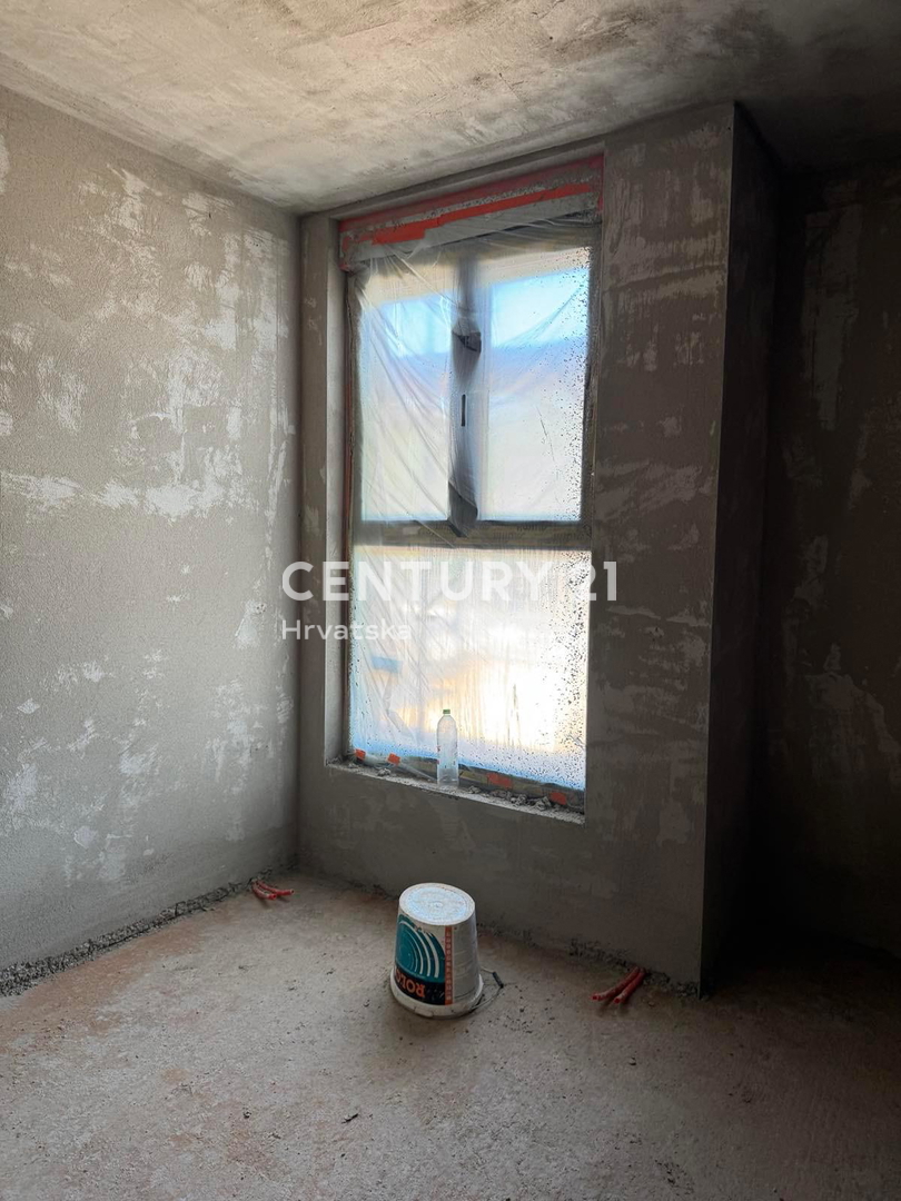 ROVINJ, PRODAJA STANOVANJA V NOVOGRADNJI V PRIZEMLJU Z DVORIŠČEM