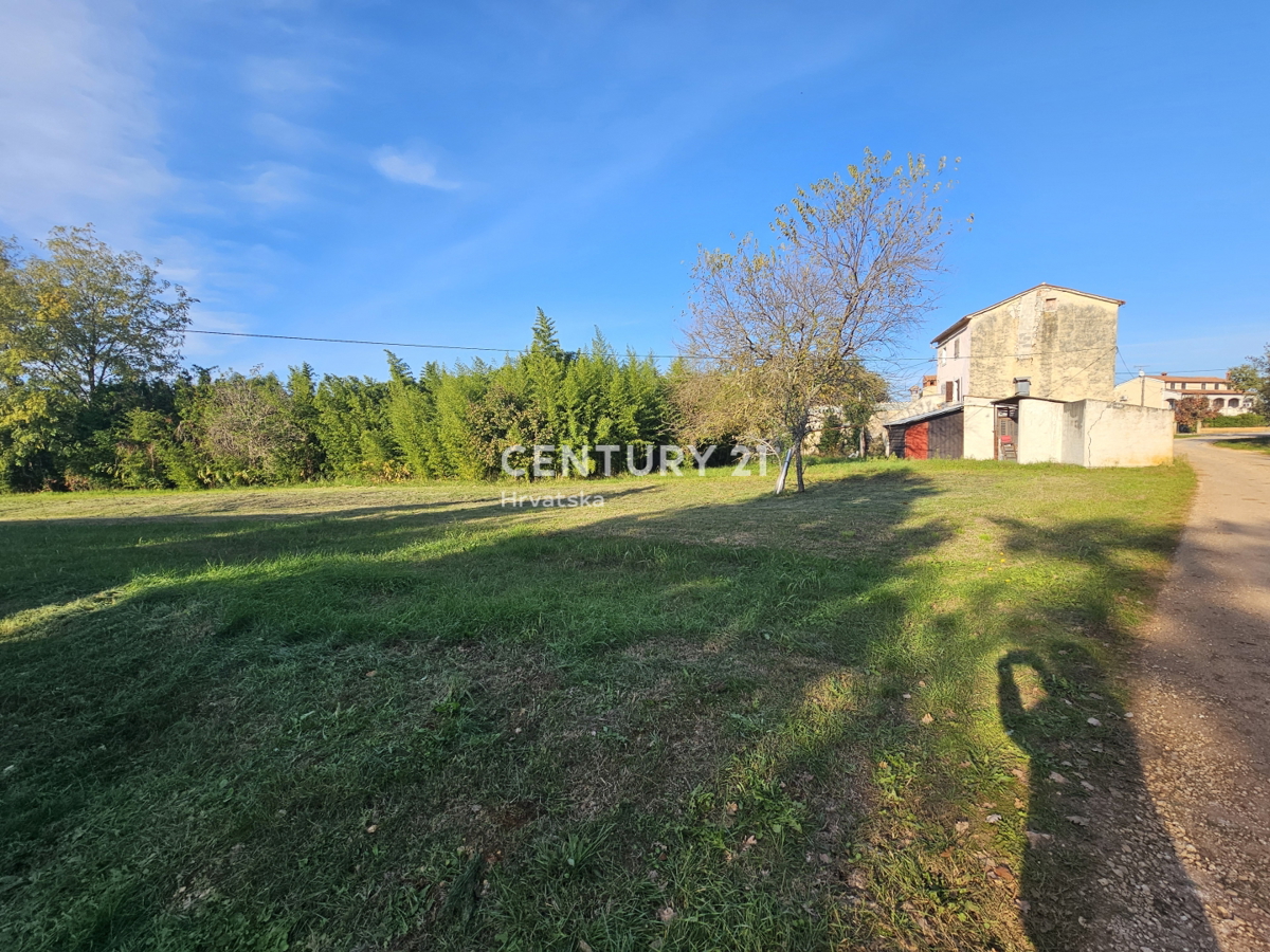 POREČ, GRADBENO ZEMLJIŠČE ZA 6 STANOVANJ