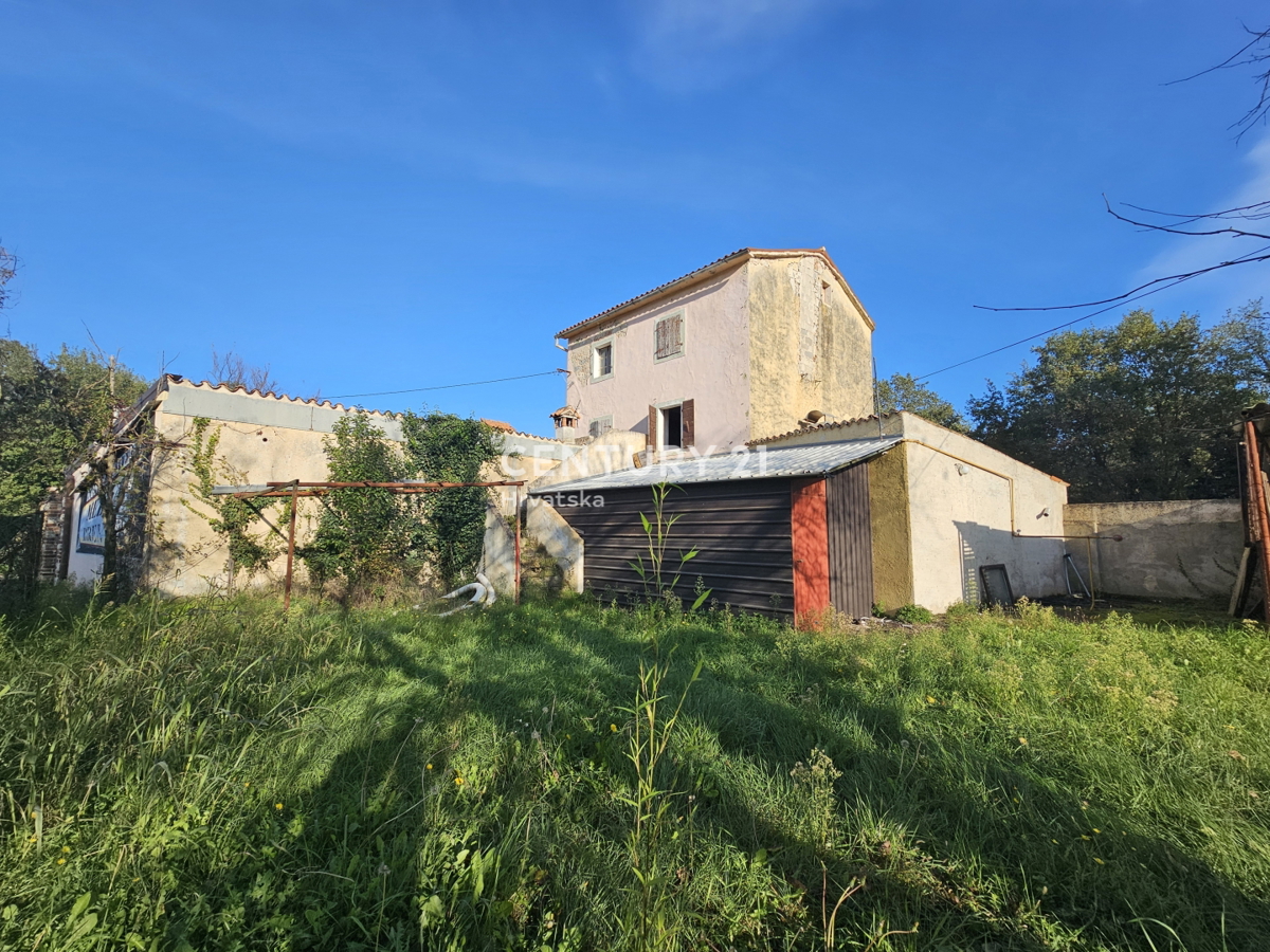 POREČ, GRADBENO ZEMLJIŠČE ZA 6 STANOVANJ