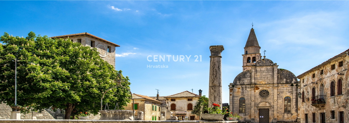 SVETVINČENAT, ŠTIRISOBNO STANOVANJE V SREDIŠČU MESTA, POPOLNOMA RENOVIRANO IN OPREMLJENO