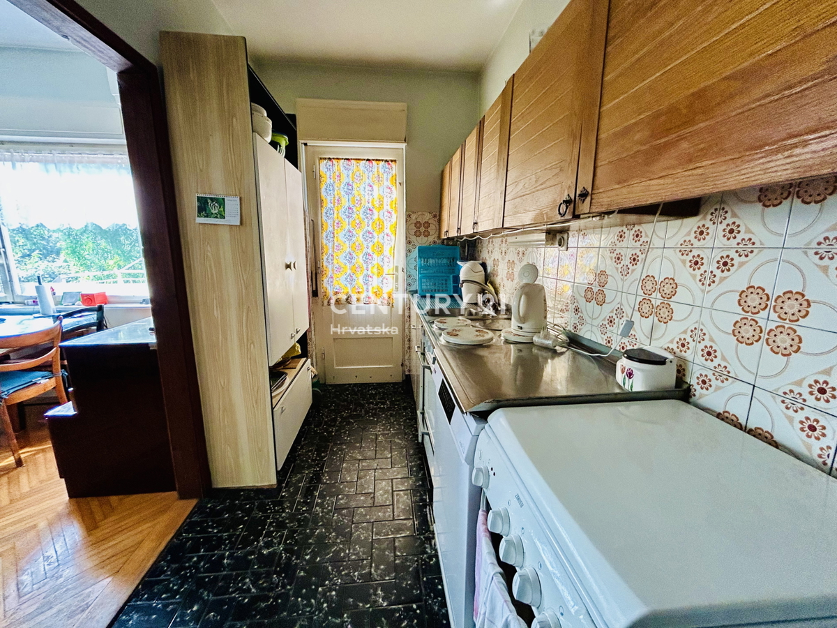 UMAG, OKOLICA, PRIZEMLJENA HIŠA SAMO 120 METROV OD MORJA