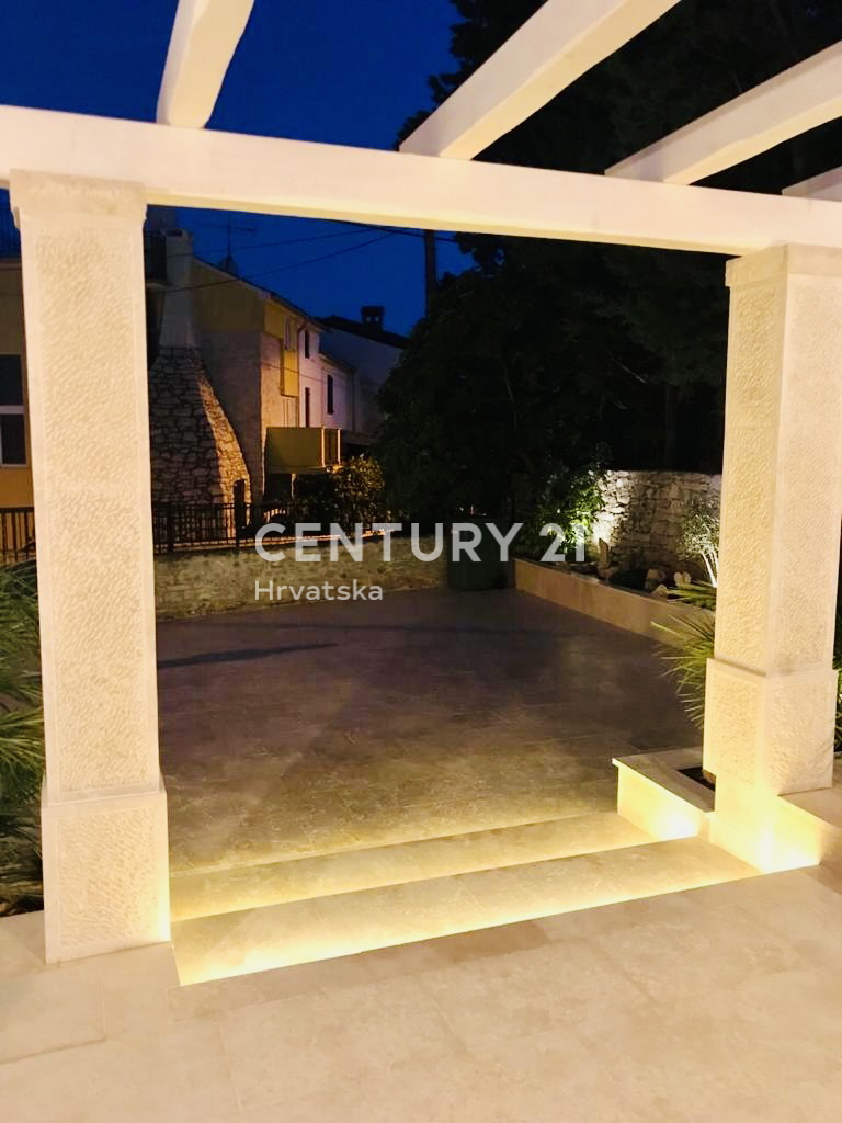 Umag, okolica, odlična hiša samo 300 metrov od plaže