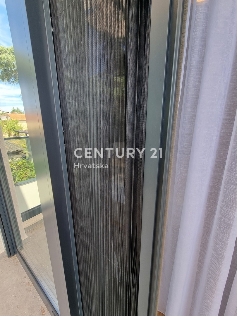 TAR VABRIGA, NOVOGRADNJA, DVOSTANOVANJSKA ENOTA V PRIZEMLJU IN PRVEM NADSTROPJU Z BAZENOM