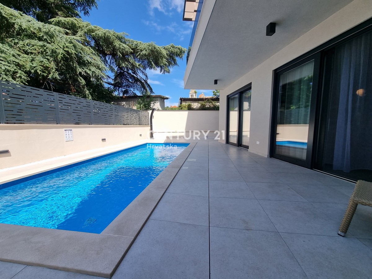 TAR VABRIGA, NOVOGRADNJA, DVOSTANOVANJSKA ENOTA V PRIZEMLJU IN PRVEM NADSTROPJU Z BAZENOM