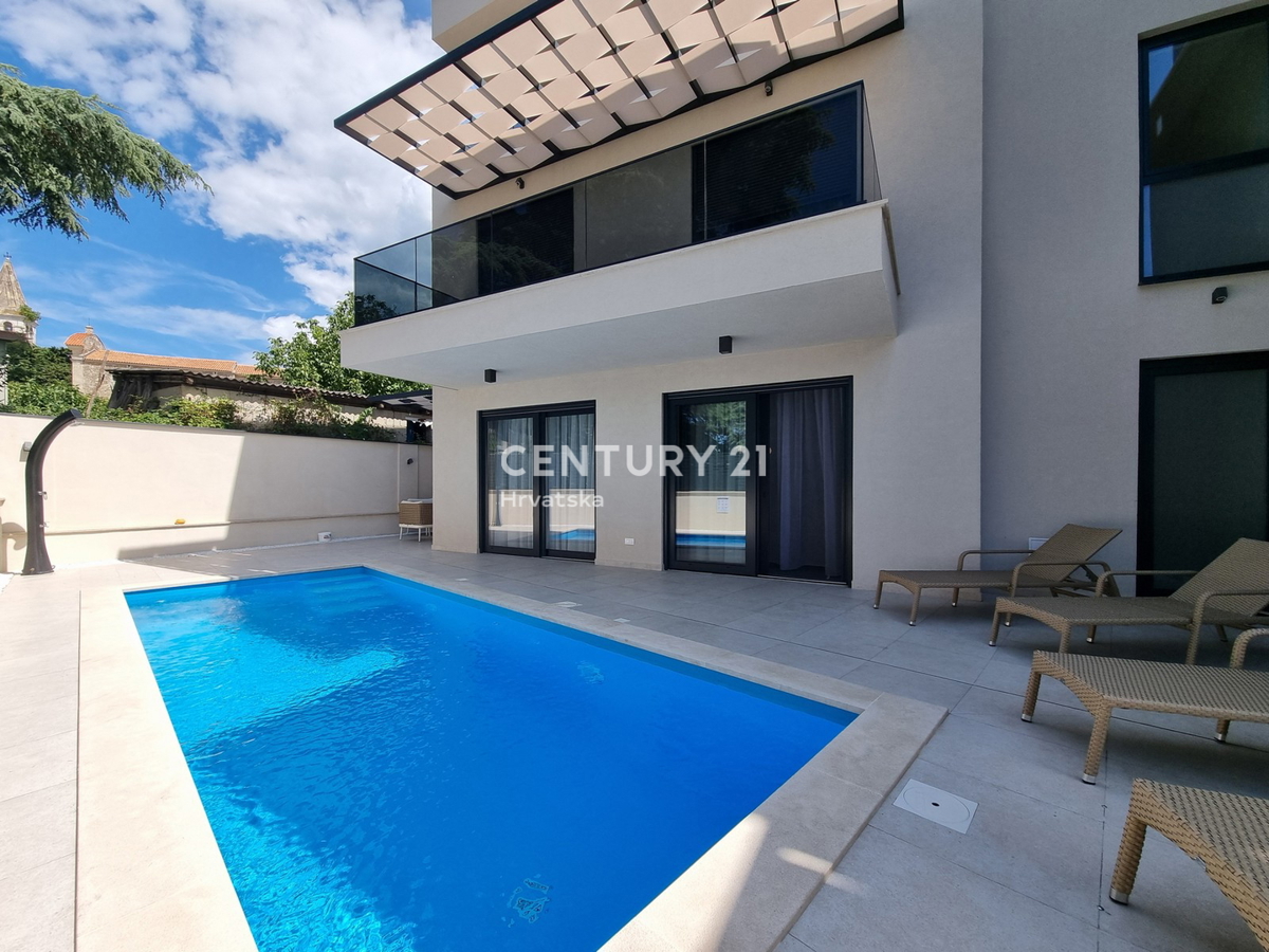 TAR VABRIGA, NOVOGRADNJA, DVOSTANOVANJSKA ENOTA V PRIZEMLJU IN PRVEM NADSTROPJU Z BAZENOM