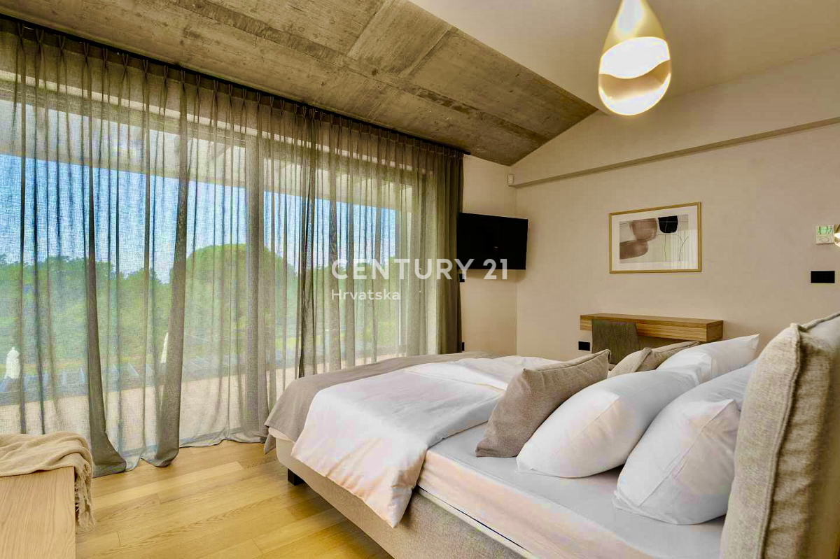 POREČ, OKOLICA, POPOLNA DIZAJNERSKA VILA