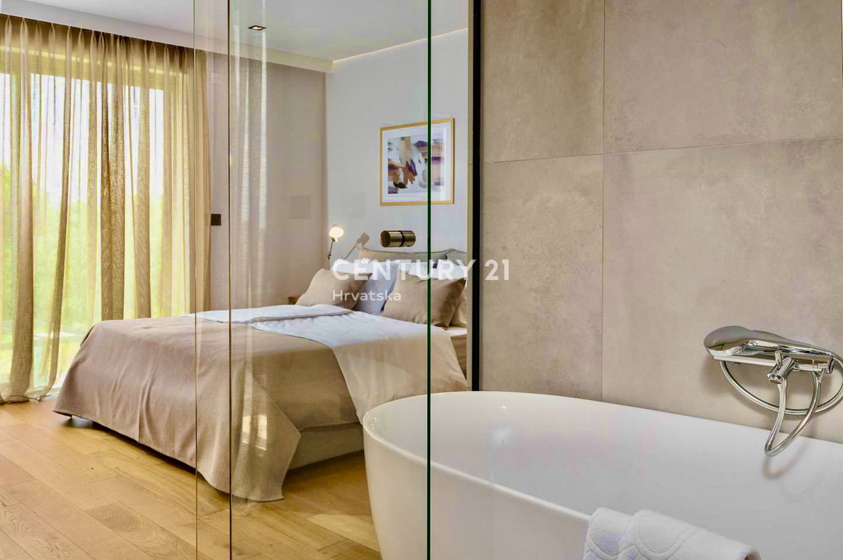 POREČ, OKOLICA, POPOLNA DIZAJNERSKA VILA