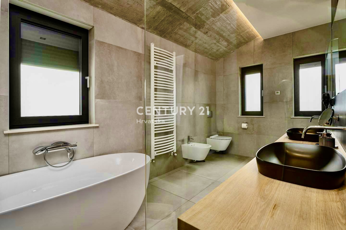 POREČ, OKOLICA, POPOLNA DIZAJNERSKA VILA