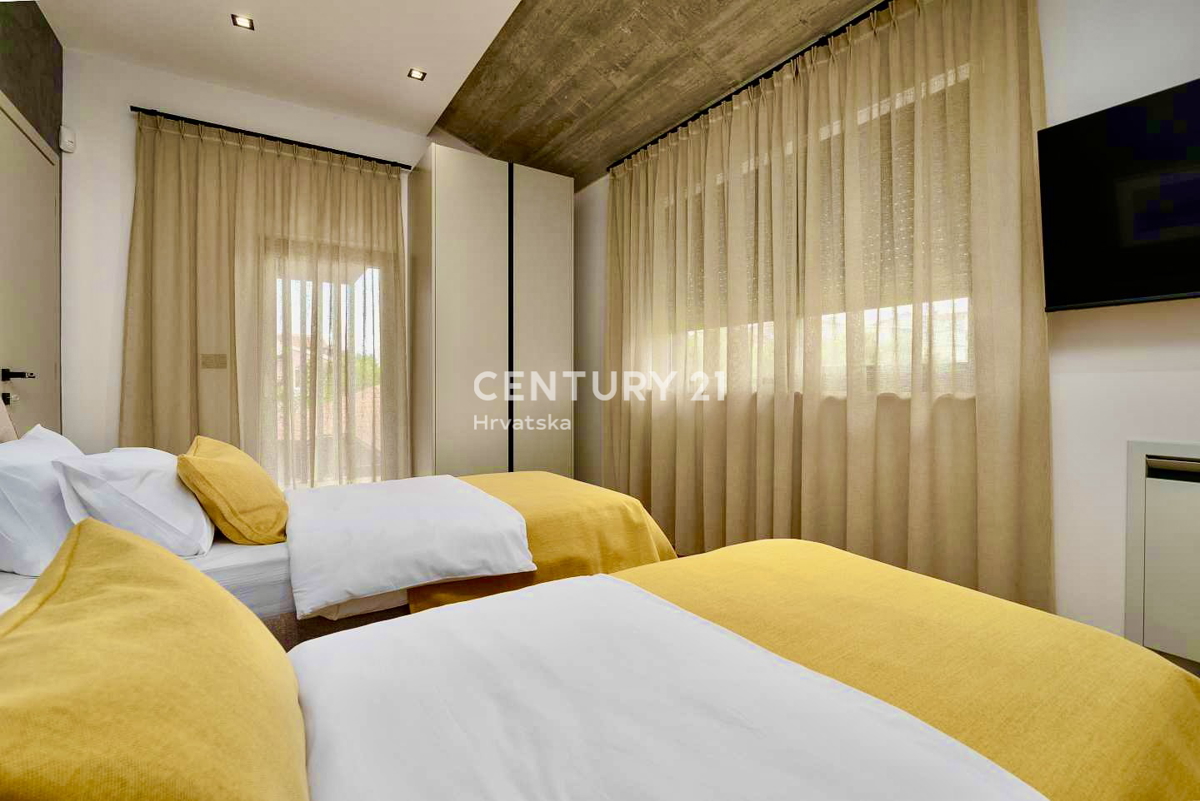 POREČ, OKOLICA, POPOLNA DIZAJNERSKA VILA