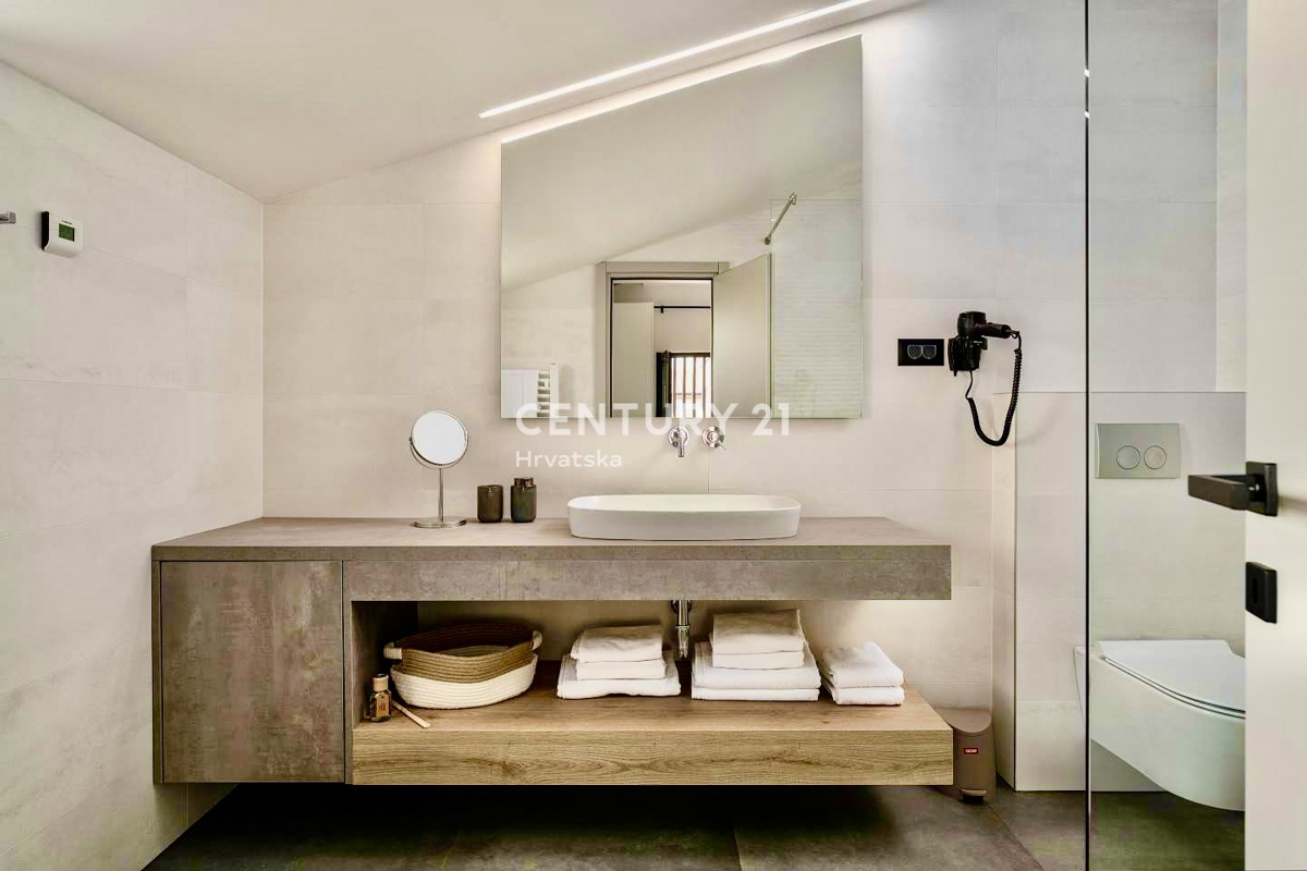 POREČ, OKOLICA, POPOLNA DIZAJNERSKA VILA