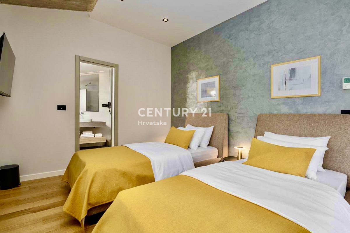 POREČ, OKOLICA, POPOLNA DIZAJNERSKA VILA