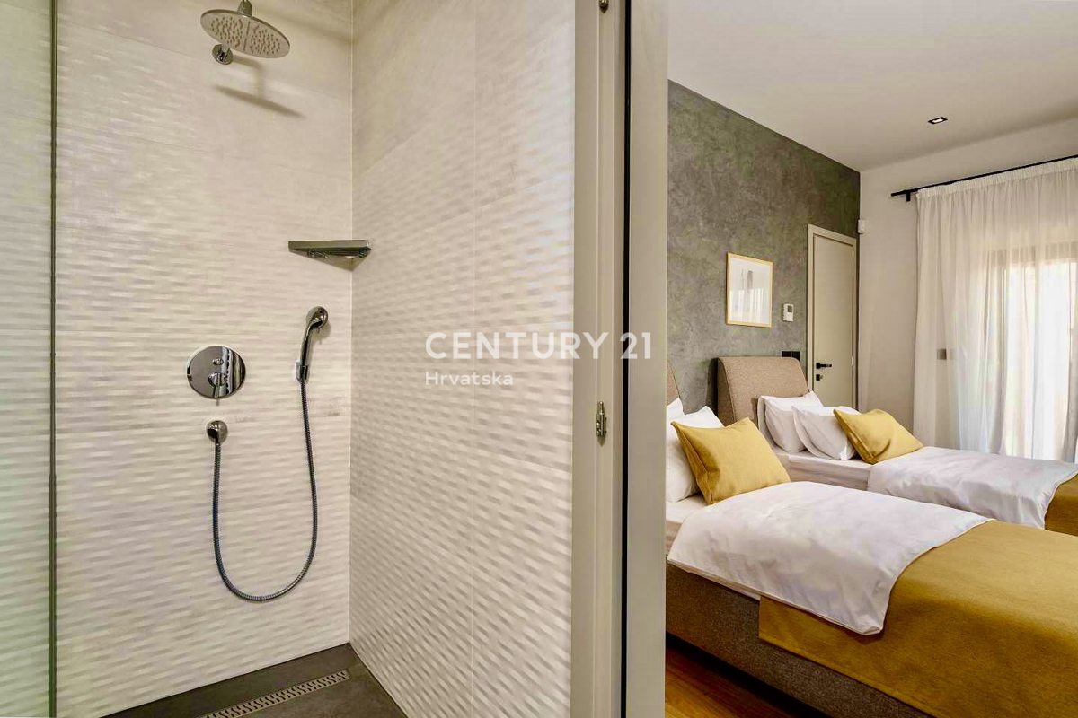 POREČ, OKOLICA, POPOLNA DIZAJNERSKA VILA