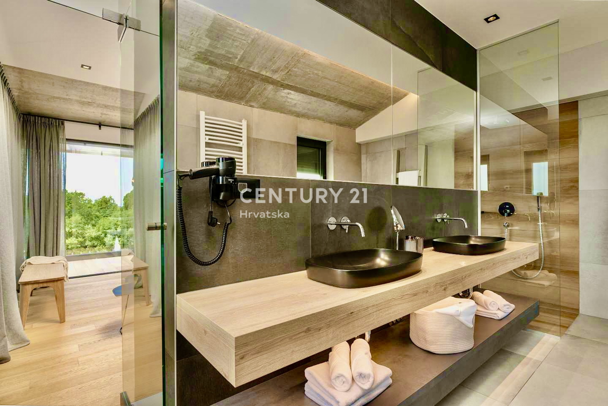 POREČ, OKOLICA, POPOLNA DIZAJNERSKA VILA