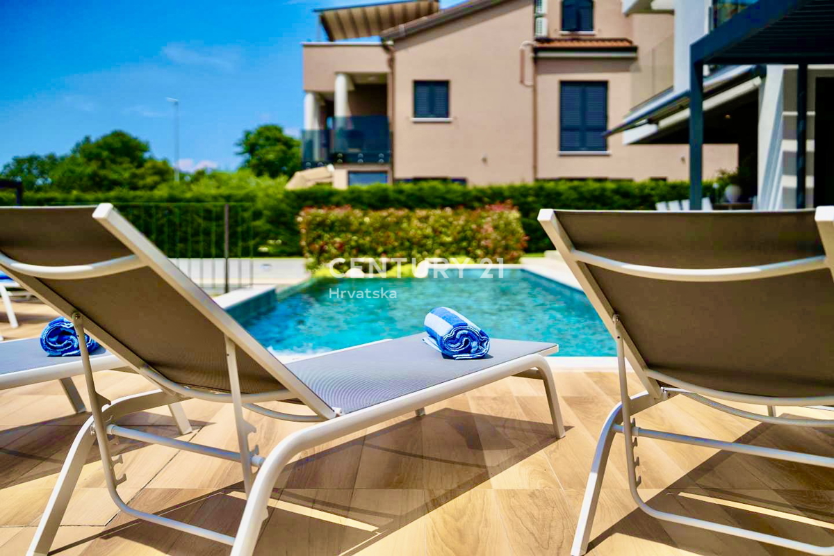 POREČ, OKOLICA, POPOLNA DIZAJNERSKA VILA