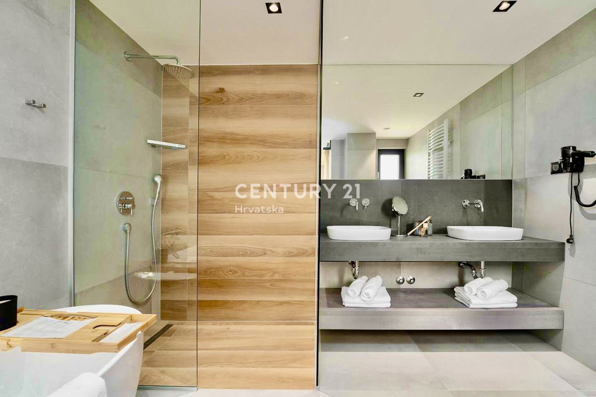 POREČ, OKOLICA, POPOLNA DIZAJNERSKA VILA