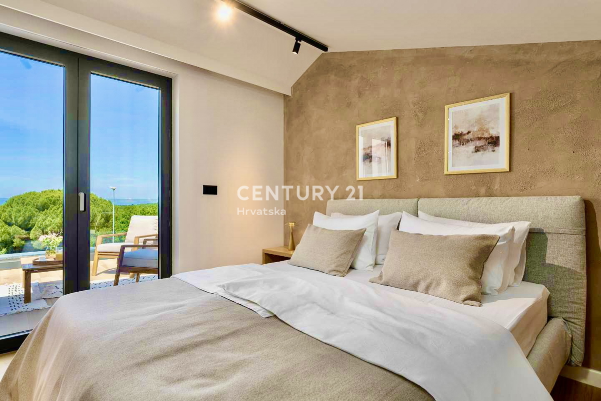 POREČ, OKOLICA, POPOLNA DIZAJNERSKA VILA