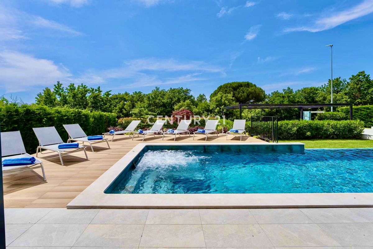 POREČ, OKOLICA, POPOLNA DIZAJNERSKA VILA