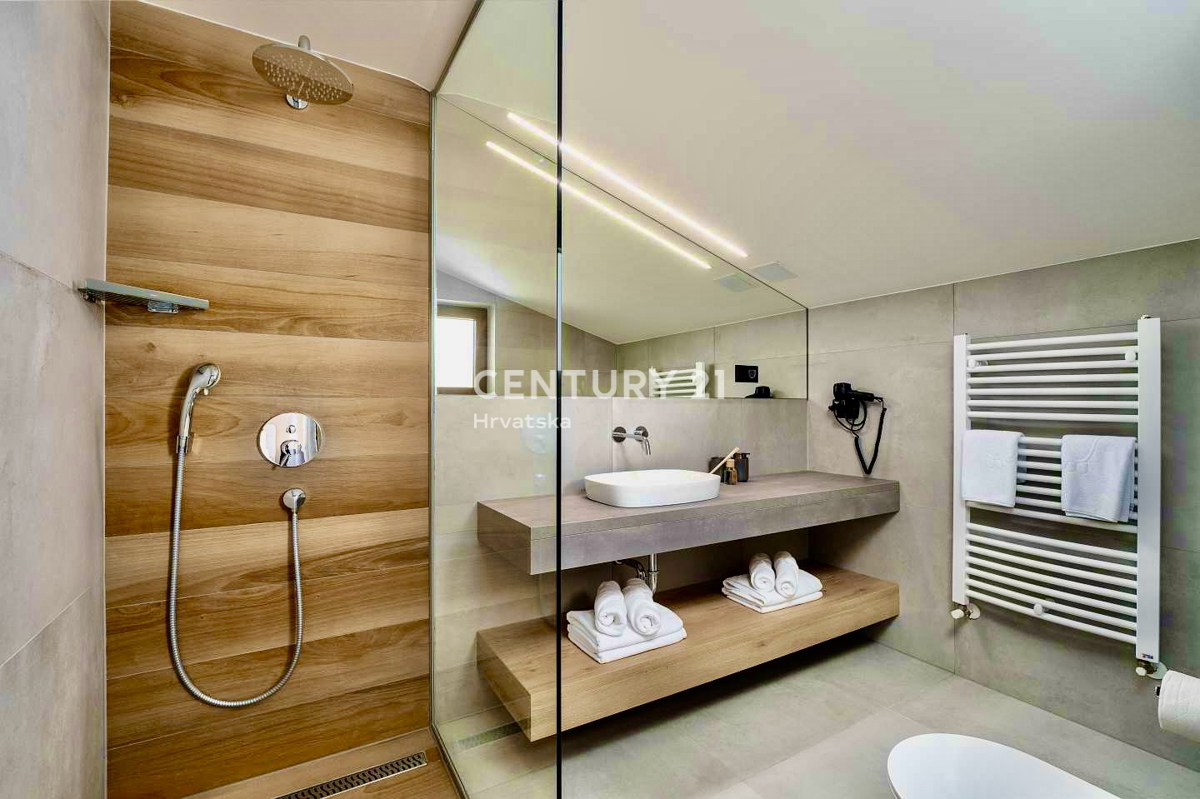 POREČ, OKOLICA, POPOLNA DIZAJNERSKA VILA