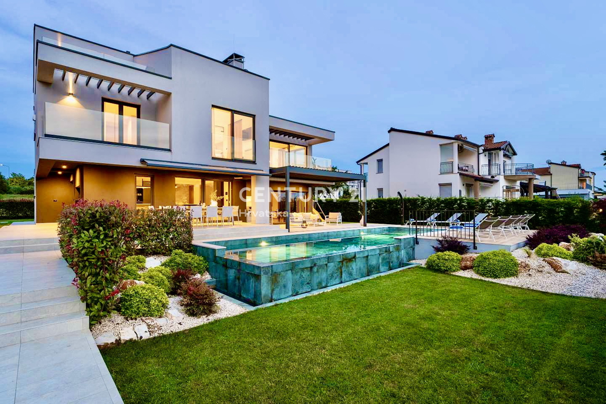 POREČ, OKOLICA, POPOLNA DIZAJNERSKA VILA