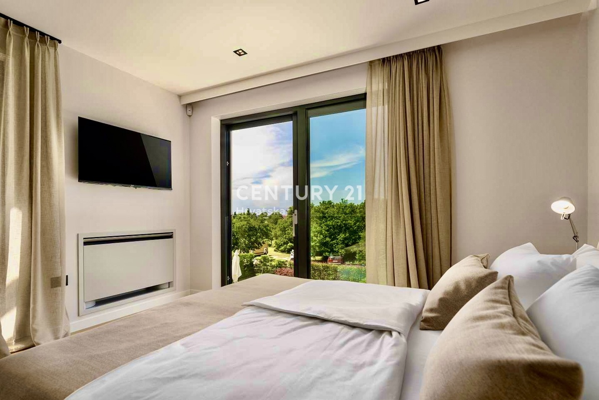 POREČ, OKOLICA, POPOLNA DIZAJNERSKA VILA