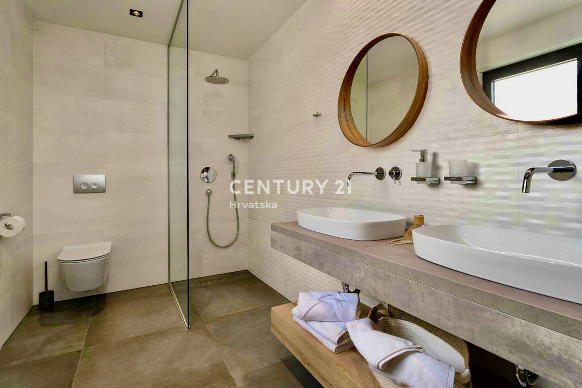 POREČ, OKOLICA, POPOLNA DIZAJNERSKA VILA