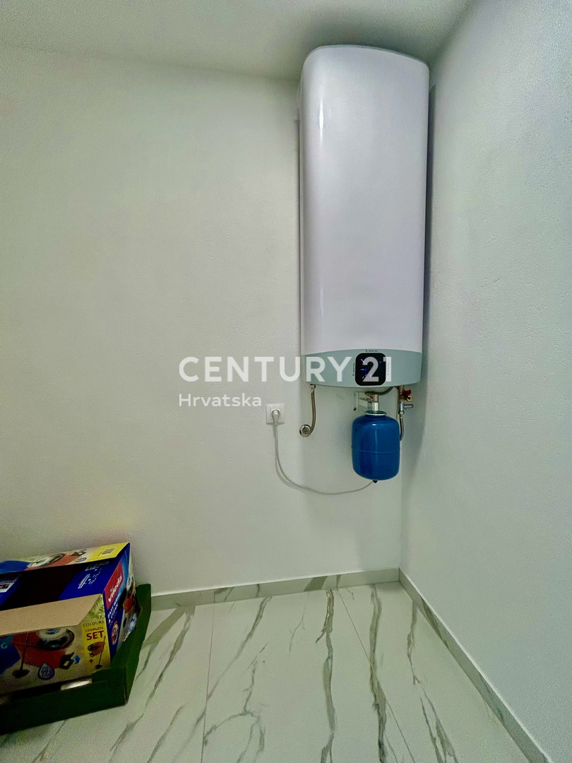 UMAG, OKOLICA, STAN NA ODLIČNI LOKACIJI LE 150 METROV OD PLAŽE S POGLEDOM NA MORJE