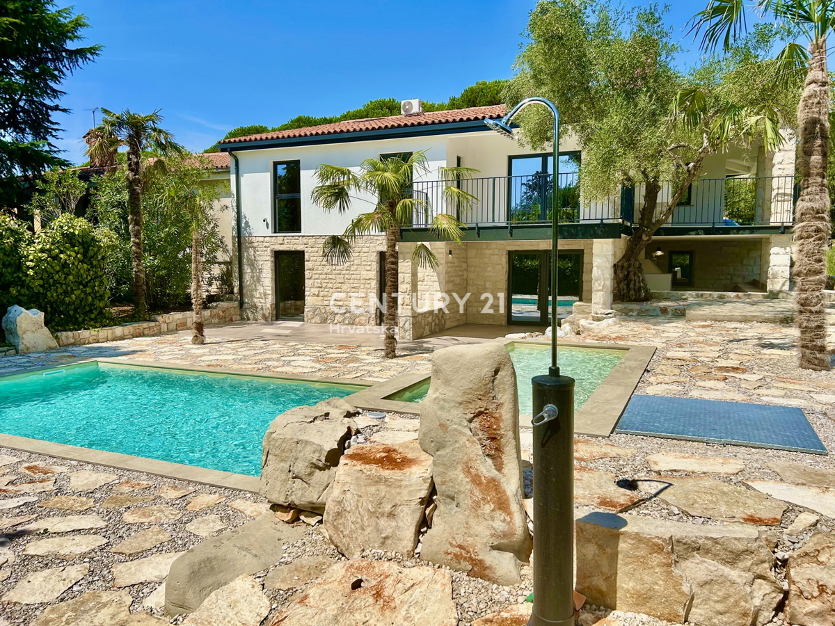 UMAG, OKOLICA, STAN NA ODLIČNI LOKACIJI LE 150 METROV OD PLAŽE S POGLEDOM NA MORJE