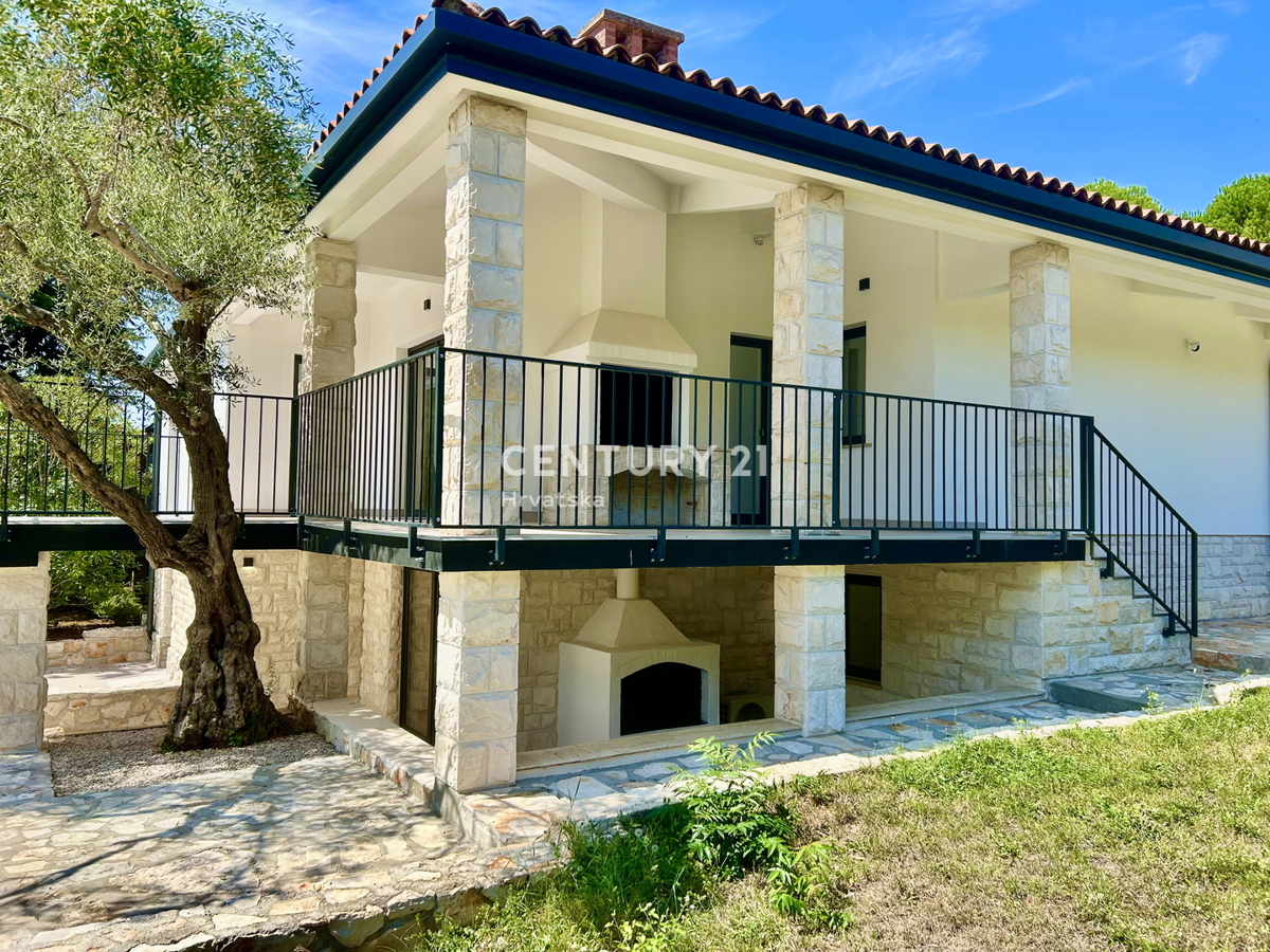 UMAG, OKOLICA, STAN NA ODLIČNI LOKACIJI LE 150 METROV OD PLAŽE S POGLEDOM NA MORJE