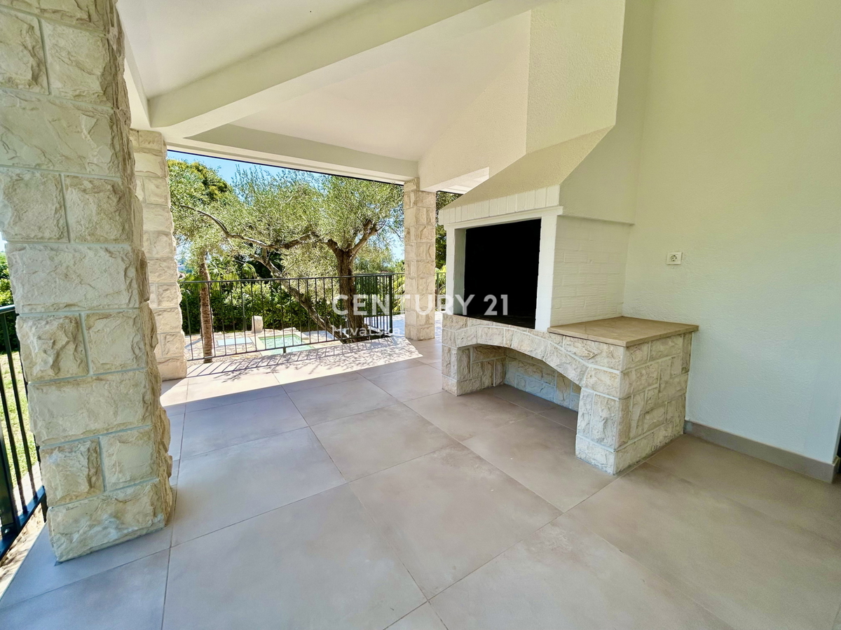 UMAG, OKOLICA, STAN NA ODLIČNI LOKACIJI LE 150 METROV OD PLAŽE S POGLEDOM NA MORJE